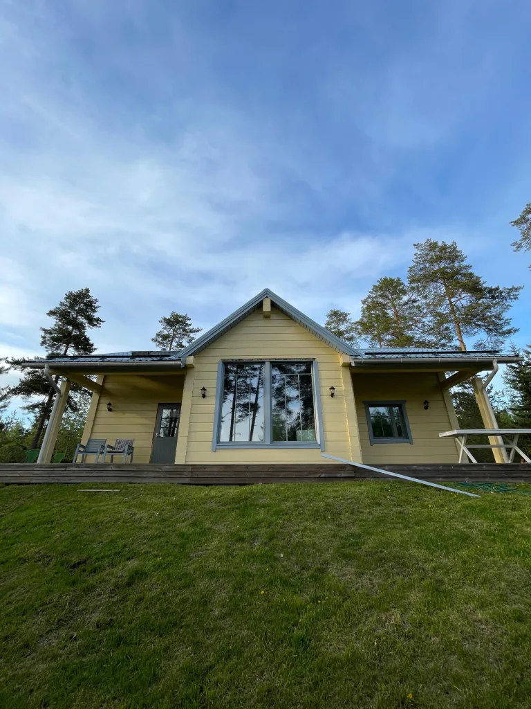 Hirsitalon maalaus Tikkurila Vinha