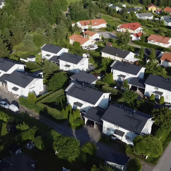 Erillistalojen ulkomaalaus