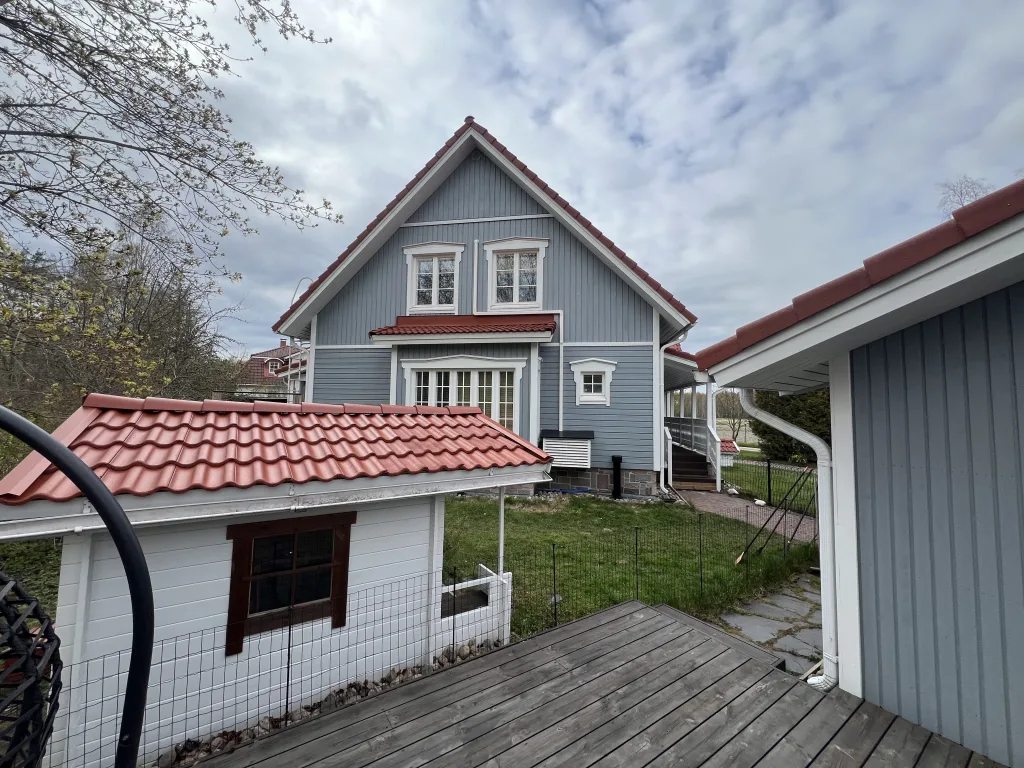 Talon ulkoseinien ja tiilikattojen maalaus espoo