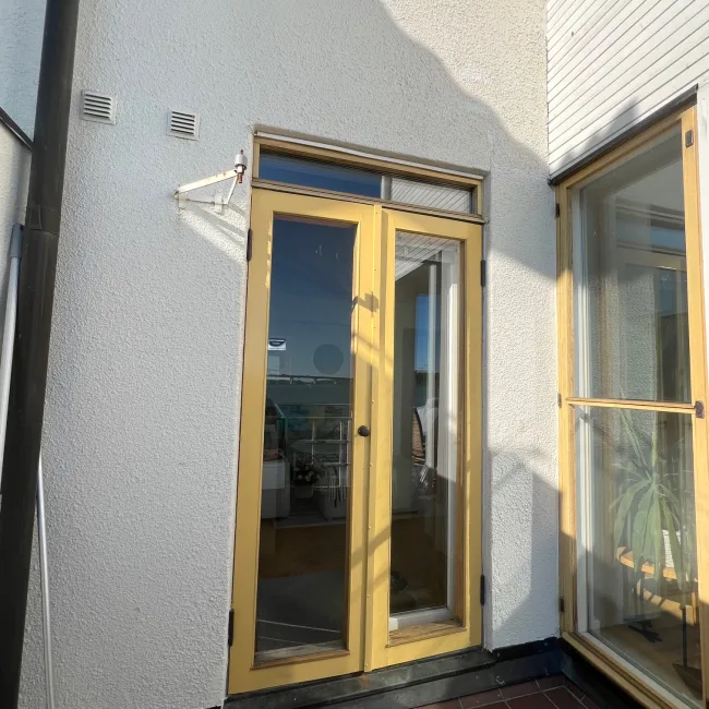 Tammioven lakkaus