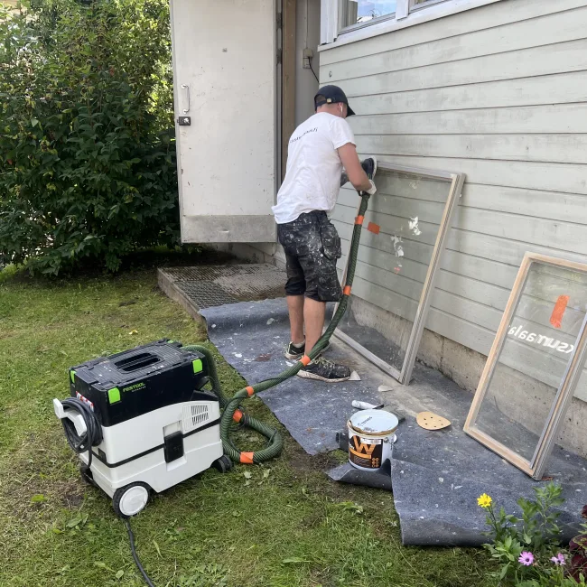 ikkunoiden hionta puupaljaalle ennen maalausta