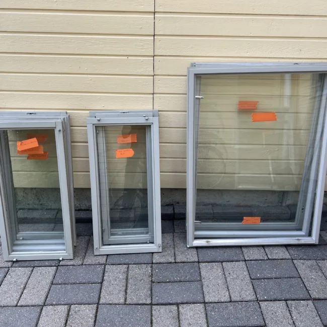 ikkunoiden maalaus irrallaan
